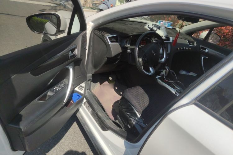 Used DS 6 2014 1.6T Luxury Edition THP160 Driver Seat