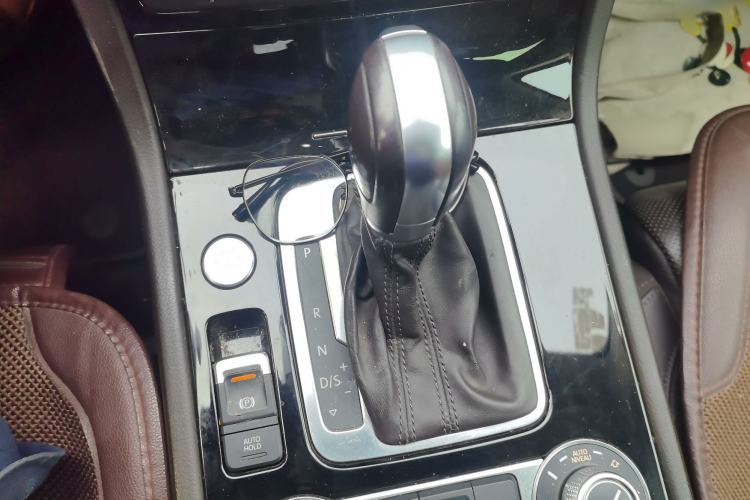 Used Volkswagen Touareg 2017 3.0 TSI Touareg Edition Gear Lever