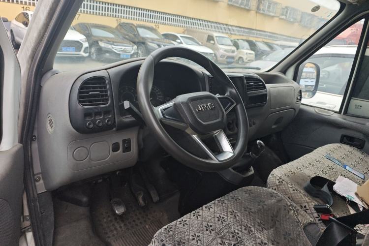 Used JMC Transit 2019 2.8T Commercial Version Short Wheelbase Mid-Roof 3-Seater China VI Standard JX493