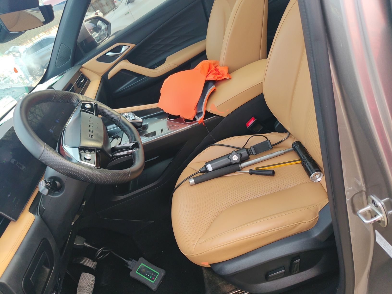 المقاعد الأمامية داخل السيارة