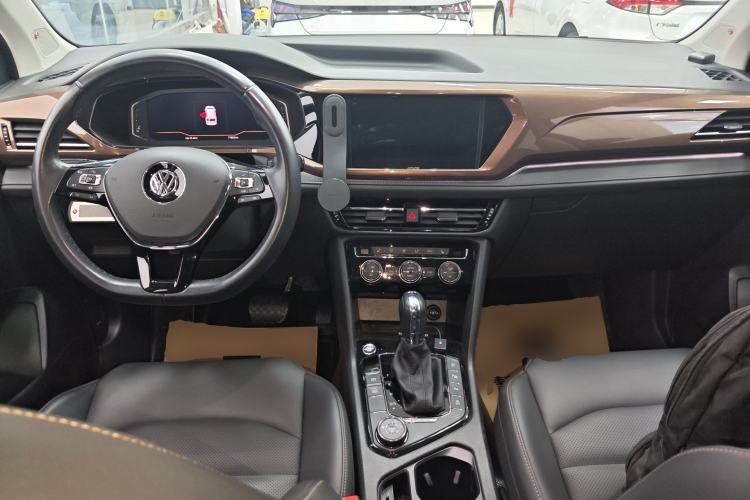 Used Volkswagen Tharu 2020 330TSI Four-Wheel Drive Flagship Version China VI Standard Center Console