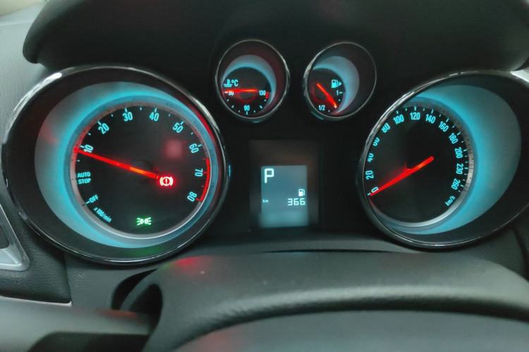 Used Buick Encore 2015 1.4T Automatic Two-Wheel Drive Urban Leading Model Instrument Cluster