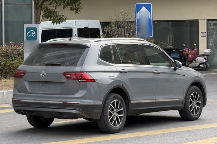 Used Volkswagen Tiguan L 2018 330TSI Automatic Two-Wheel Drive Luxury Edition Exterior 3