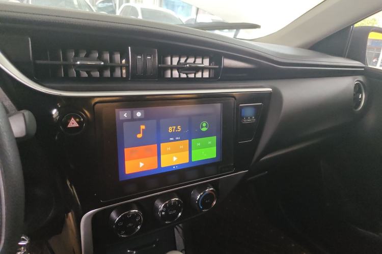 Used Toyota Corolla 2017 Revised Version 1.2T S-CVT GL-i Center Console