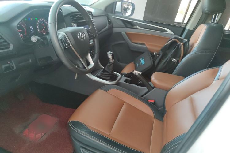 Used SAIC MAXUS T70 2019 2.0T Diesel Manual Two-Wheel Drive Comfort Version with Long Body and High Ground Clearance
