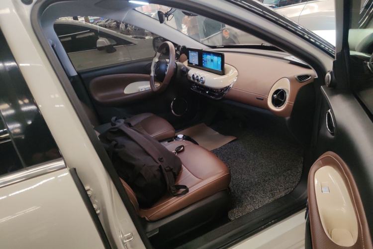 Used Wuling Bingo 2023 333 km Enjoyment Version Right Front Seat
