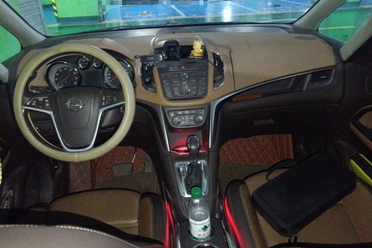 Used Opel Zafira 2013 1.4T Seven-Seater Luxury Model Center Console