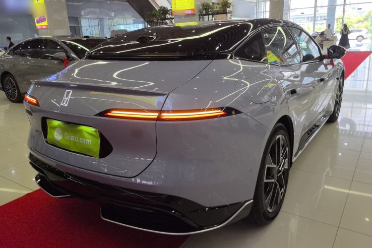 Used Avatr 06 2025 Pro Range-Extended Edition Rear Right 45 Deg