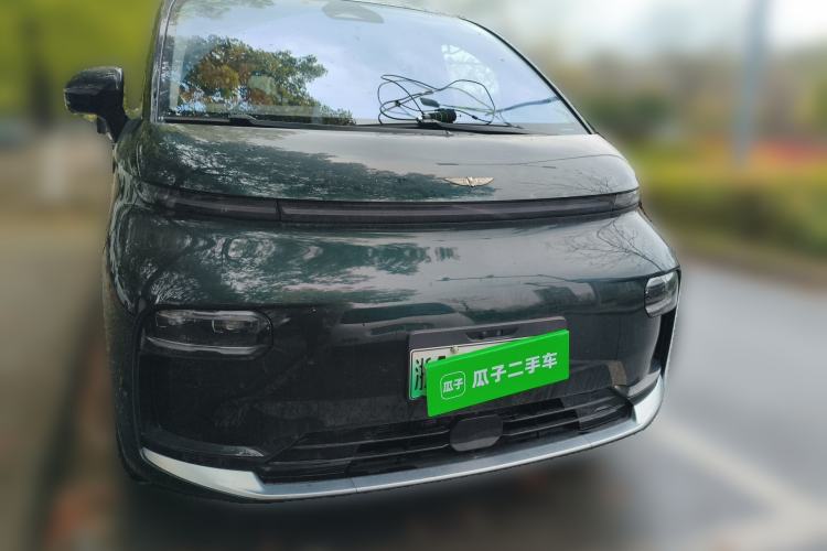 Used Geely Galaxy LEVC L380 2024 140-Degree 6-Seater All-Wheel-Drive Ultra Front