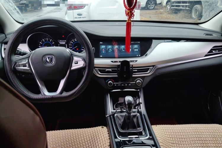 Used CHANGAN Eado 2018 High-Energy Edition 1.6L GDI Manual Pioneer Model China V Standard Center Console