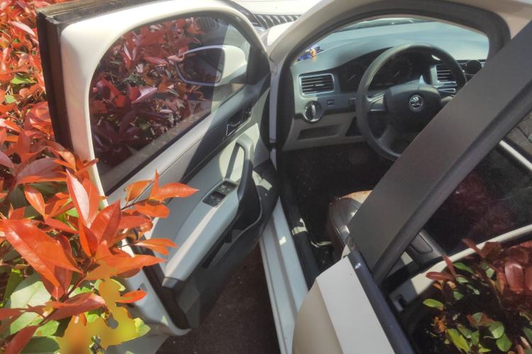 Used Skoda Rapid 2013 1.6L Automatic Smart Selection Model Driver Seat