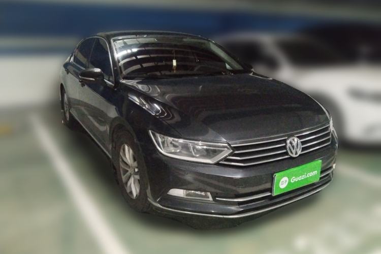 Used Volkswagen Magotan 2017 280TSI DSG Comfort Model Front Right 45 Deg