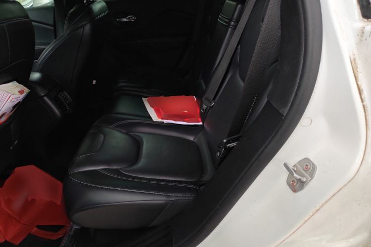 Used Jeep Cherokee 2016 2.4L Professional Smart Version