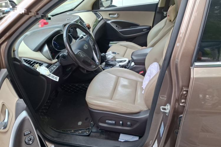 Used Hyundai Santa Fe 2013 2.4L Automatic Two-Wheel Drive Smart Version Left Front Seat