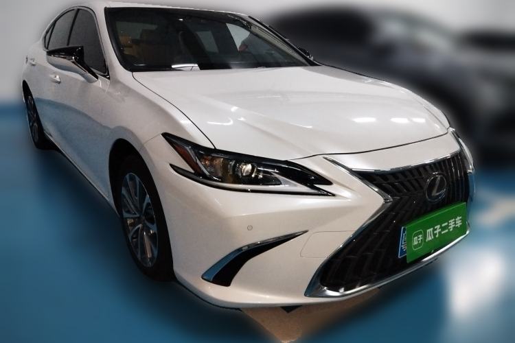 Used Lexus ES 2023 200 Excellence Edition
