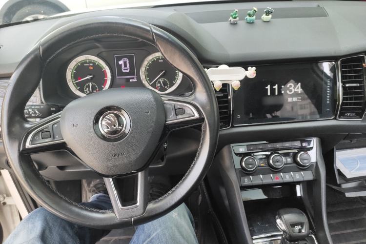 Used Skoda Kodiaq 2018 Facelifted TSI330 5-Seater Two-Wheel-Drive Luxury Enjoyment Edition Center Console