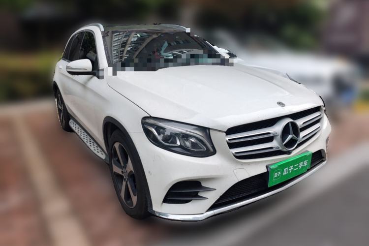 Used Mercedes-Benz GLC 2018 GLC 260 4MATIC Luxury Model Front Right 45 Deg