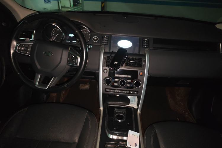 Used Land Rover Discovery Sport 2019 240 PS SE Version China V Standard Center Console