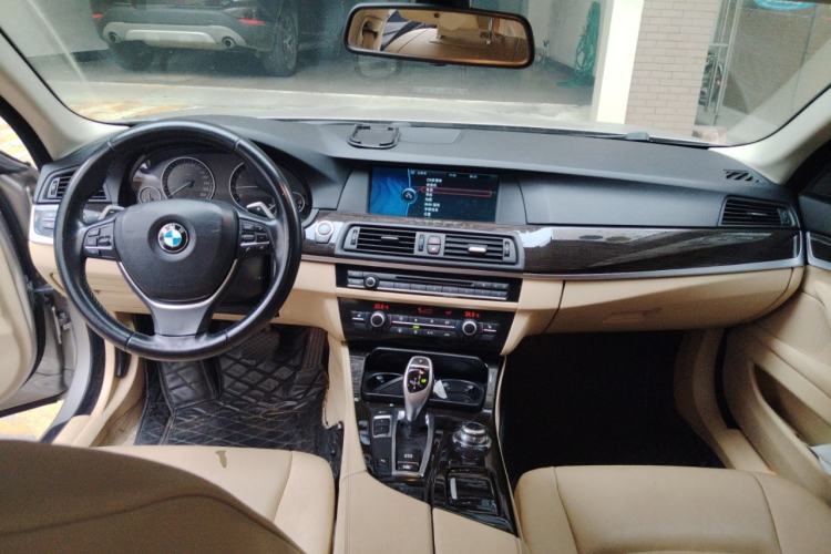 Used BMW 5 Series 2011 535Li Leading Model Center Console