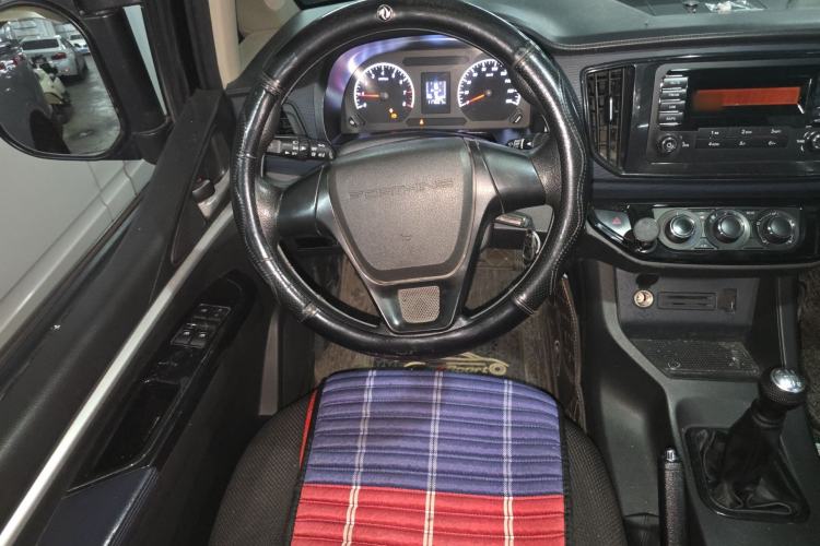 Used FORTHING Lingzhi 2022 M5L 1.6L Utility Model 7 Seats Steering Wheel