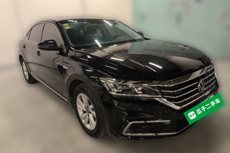 Used Volkswagen Passat New Energy  Front Right 45 Deg