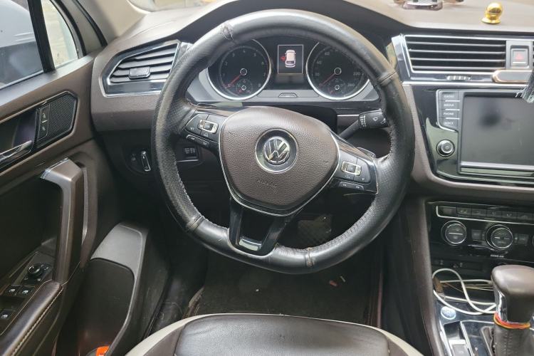 Used Volkswagen Tiguan L 2017 330TSI Automatic Two-Wheel Drive Luxury Edition Steering Wheel