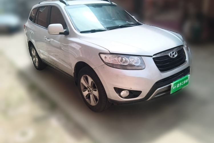 Used Hyundai Santa Fe Classic 2011 2.4 Comfort Edition 7-Seater Two-Wheel Drive Front Right 45 Deg