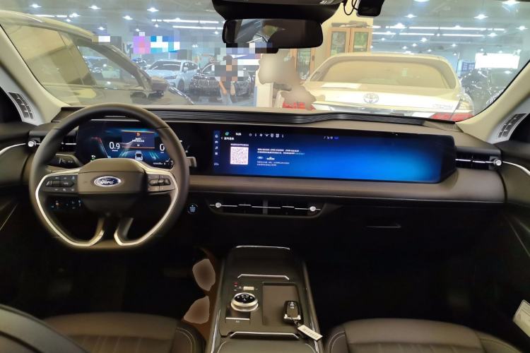 Used Ford Mondeo 2025 2.0T EcoBoost Luxury Version Center Console