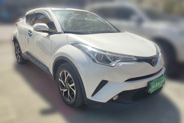 Used Toyota C-HR 2020 2.0L Leading Edition Front Right 45 Deg