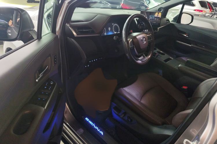Used Toyota Sienna 2021 2.5L Hybrid Platinum Edition