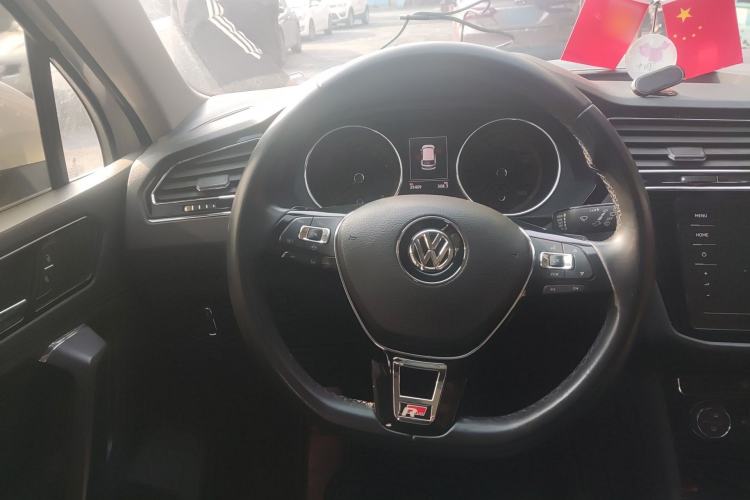 Used Volkswagen Tiguan L 2020 330TSI Automatic Two-Wheel Drive Panoramic Comfort Edition China VI Standard