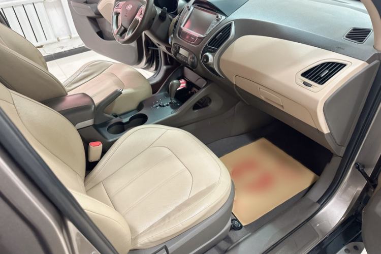 Used Hyundai ix35 2013 2.0L Automatic Two-Wheel Drive Smart GLS China IV Standard
