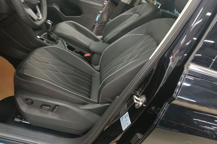 Used Volkswagen Tiguan L 2024 Outstanding Model 330TSI Automatic Two-Wheel Drive R-Line Dragon Glory Edition Left Front Seat