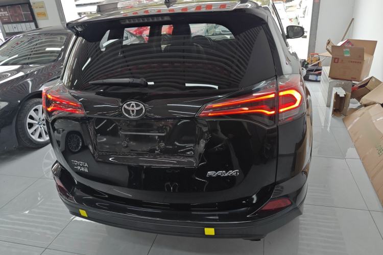 Used Toyota RAV4 2016 2.0L CVT Two-Wheel Drive Fashion Edition China V Standard