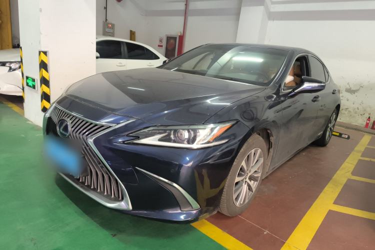 Used Lexus ES 2020 300h Premier Edition
