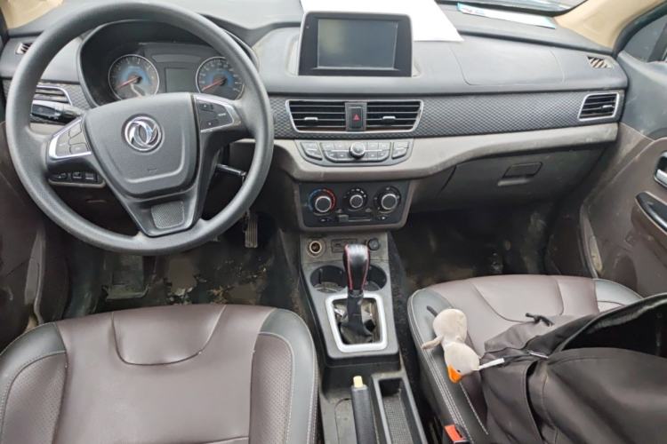 Used Dongfeng Fengon 330 2019 1.5L 330S Manual Comfort Version China VI Standard Center Console