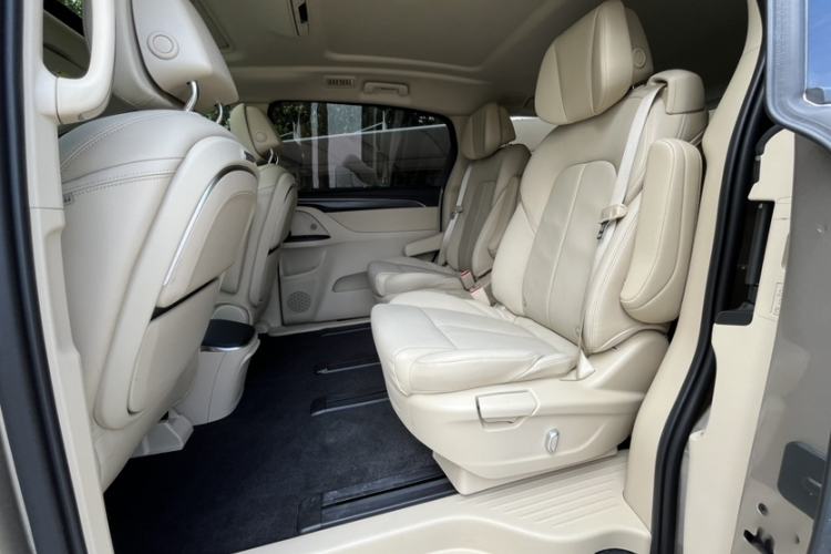 Used Buick GL8 2023 ES Lu Zun Deluxe Model Interior 12