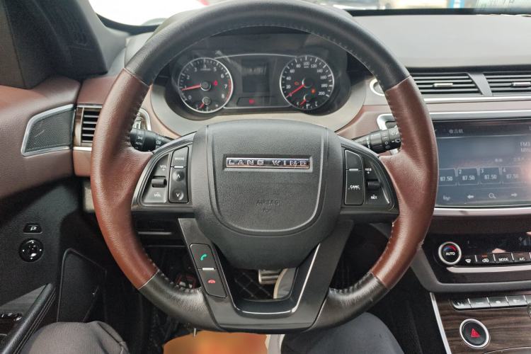 Used Land X7 2015 2.0T Panoramic Prestige Edition Steering Wheel