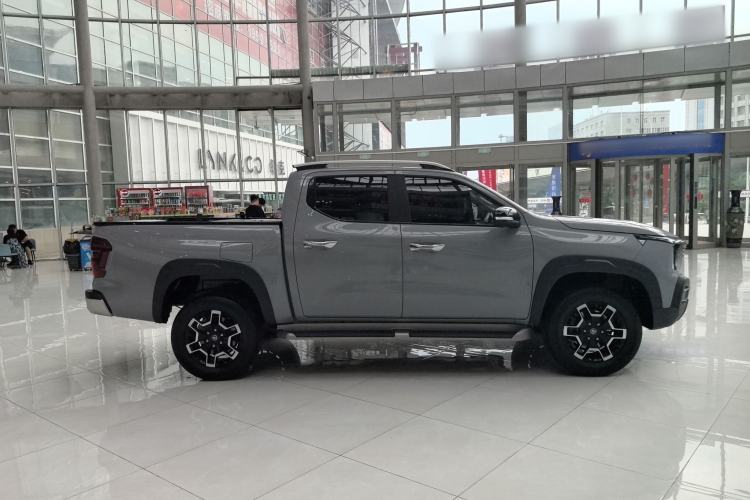 Used Changan Hunter 2024 Knight Edition Flagship Model Dual-Motor All-Wheel Drive Standard Box
