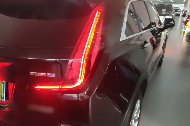 Used Cadillac XT4 2022 28T Two-Wheel Drive Prestige Version Right Rear Taillight