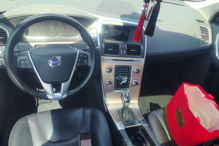 Used Volvo XC60 2016 T5 Smart Upgrade Model Center Console