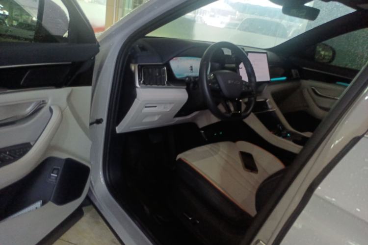 Used BYD Song PLUS New Energy 2024 Honor Edition EV 520km Premium Model
