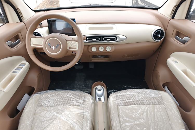 Used Wuling Hongguang MINIEV 2025 Four-Door Version Advanced Edition Center Console