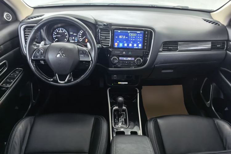 Used Mitsubishi Outlander 2019 2.0L Two-Wheel Drive Comfort Edition 5 Seats China VI Standard
