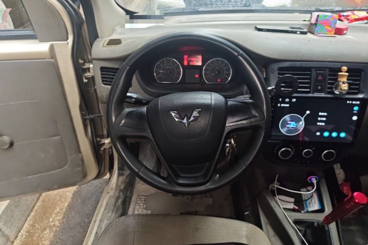 Used Wuling Rongguang V 2016 1.5L Practical Version Steering Wheel