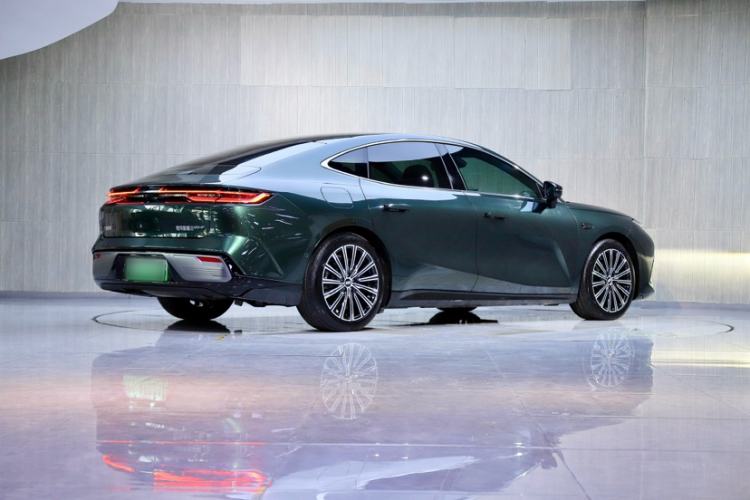 Used Geely Galaxy 8 2025 130km EM-P Starship Edition Exterior 2