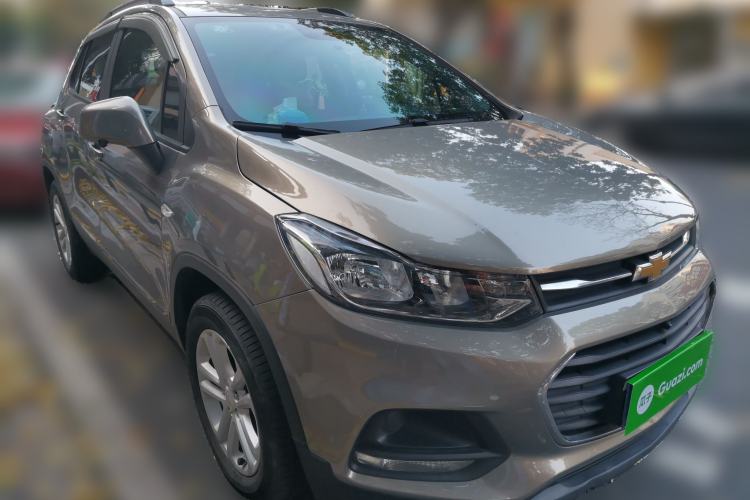 Used Chevrolet Trax 2018 330T Automatic Two-Wheel Drive Elite Model Front Right 45 Deg