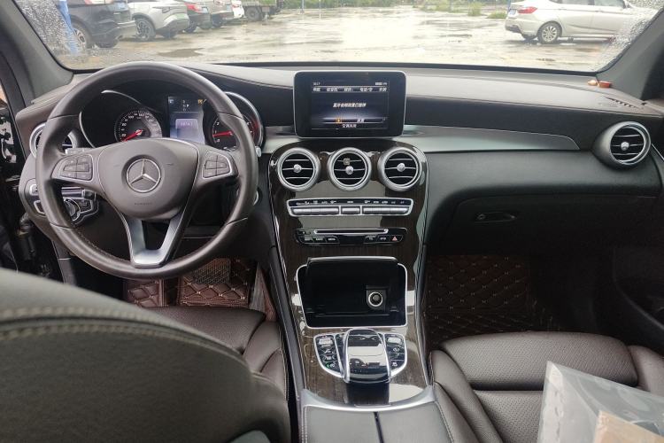 Used Mercedes-Benz GLC 2016 GLC 260 4MATIC Dynamic Edition Center Console