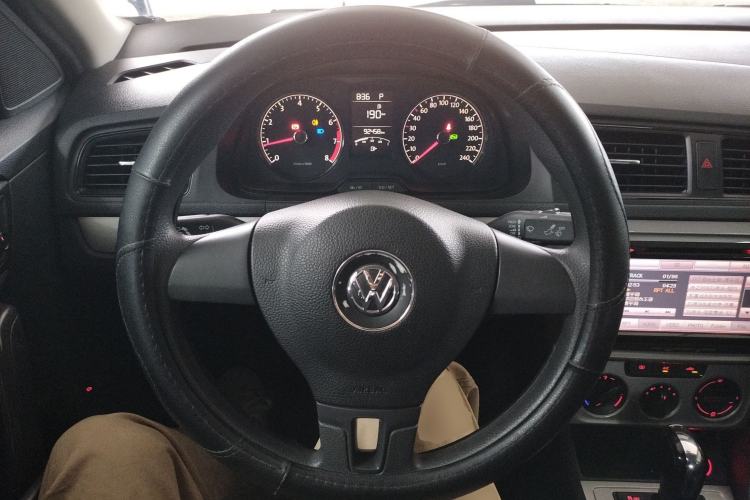 Used Volkswagen Lavida 2013 Revised Classic 1.6L Automatic Fashion Edition Steering Wheel