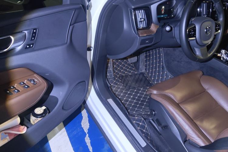 Used Volvo XC60 2023 B5 4x4 Smart Luxury Edition Driver Seat